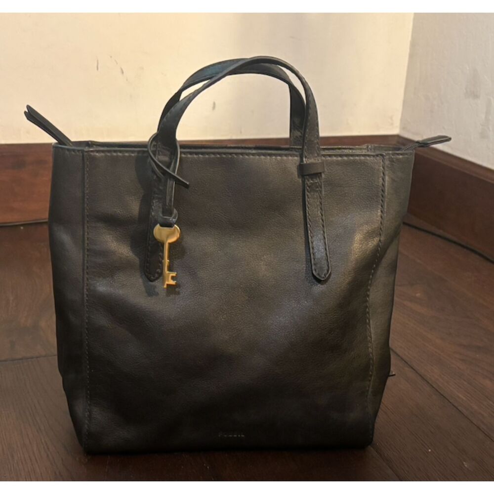 NWOT Fossil Camilla Convertible Backpack